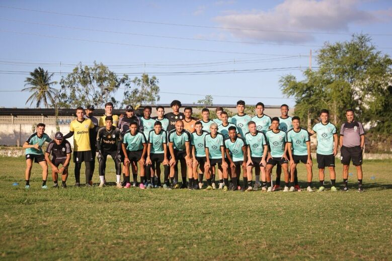 Arthur Cabral treina com os sub-20 do Treze FC