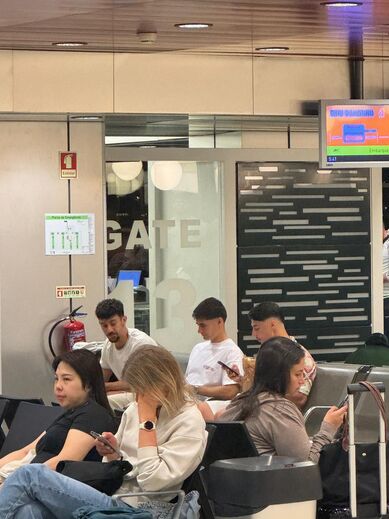 Tomás Araújo, António Silva e Tiago Gouveia no aerporto de Lisboa antes da partida da Munique