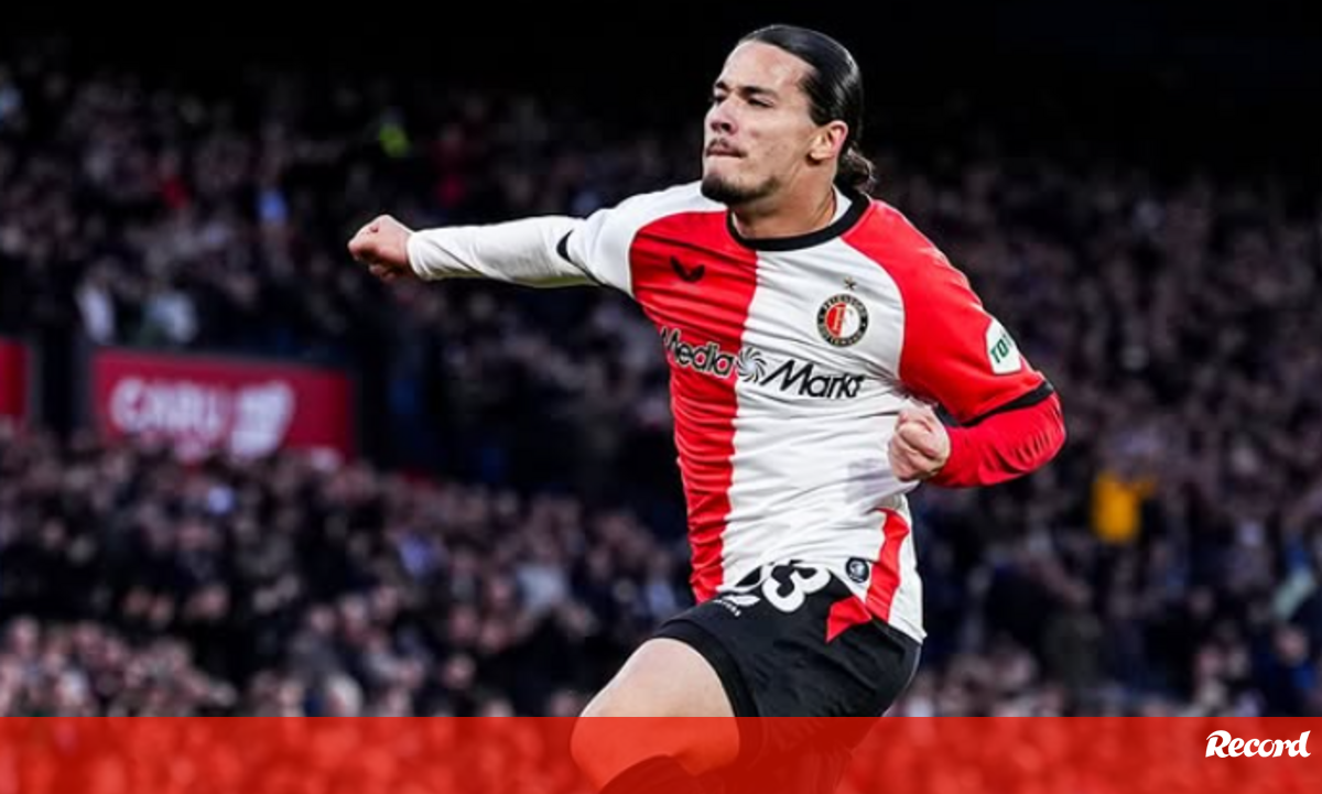 Hadj-Moussa não está esquecido: Benfica tem extremo argelino de reserva