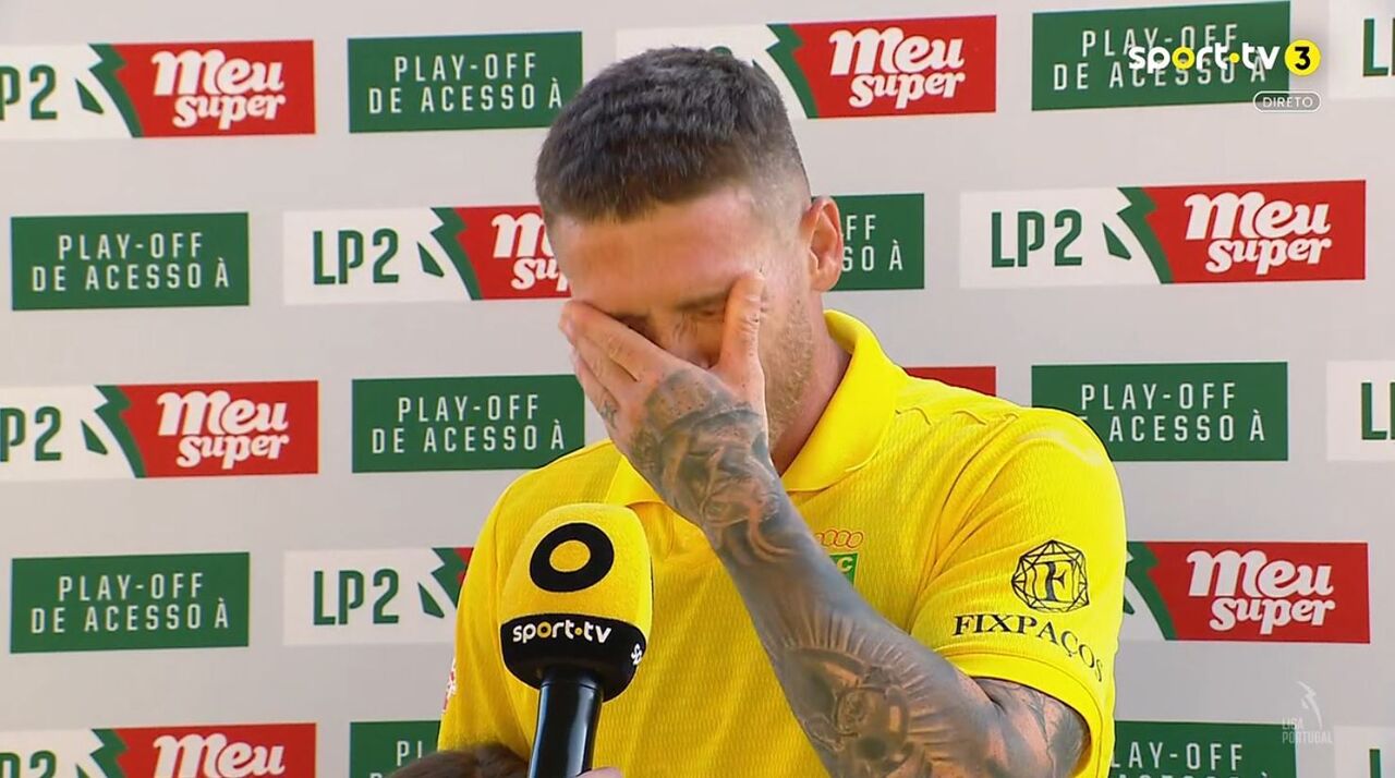 Antunes em lágrimas anuncia final da carreira