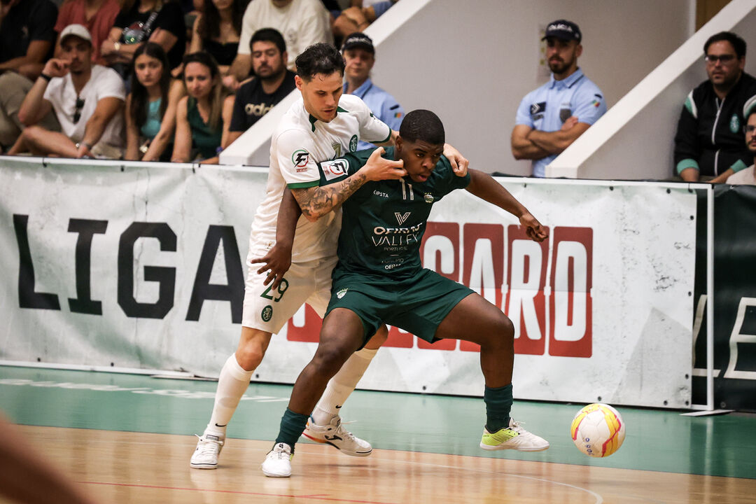 Momento do jogo entre Sporting e  Leões de Porto Salvo