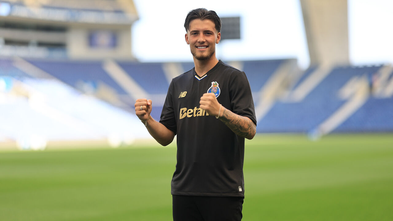Gonçalo Silva assinou contrato profissional com o FC Porto