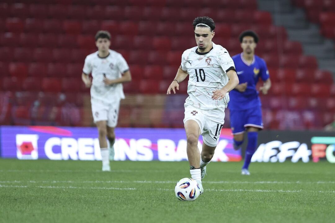 Mateus Mide pela seleção de sub-17