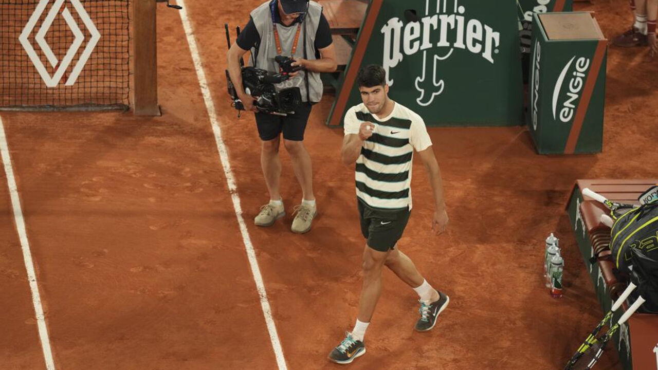 Carlos Alcaraz celebra após derrota Tommy Paul