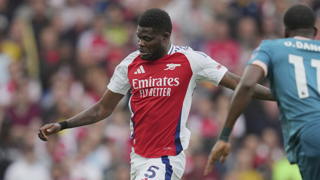Partey negoceia renovação no Arsenal após saída de Jorginho e Sterling