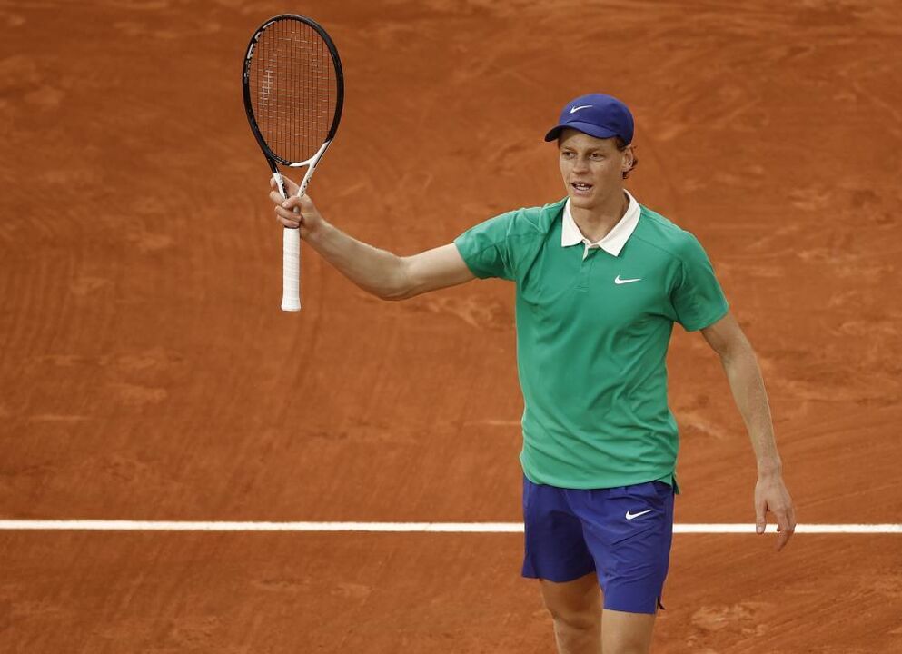 Jannik Sinner qualifica-se para as meias-finais de Roland Garros
