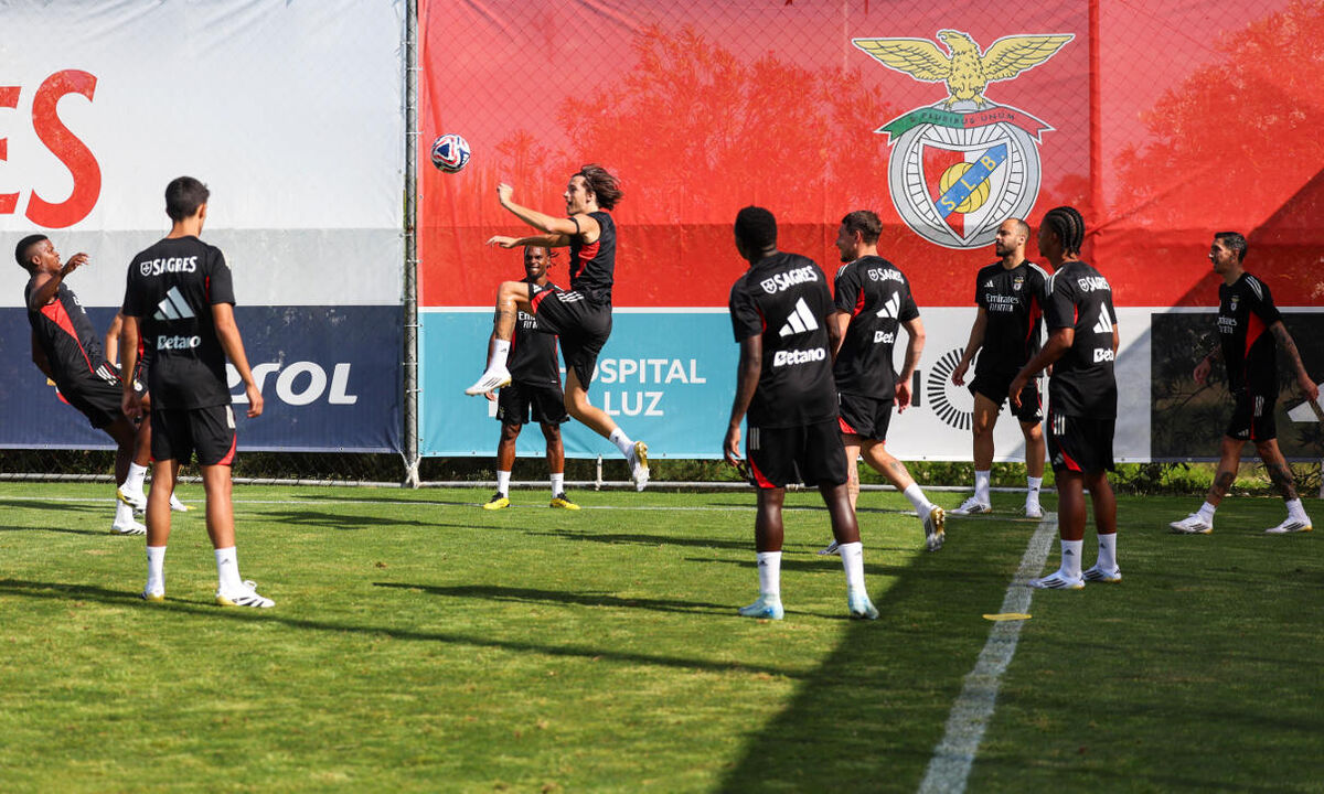 Benfica prepara Mundial de Clubes com Carreras e Di María no Seixal
