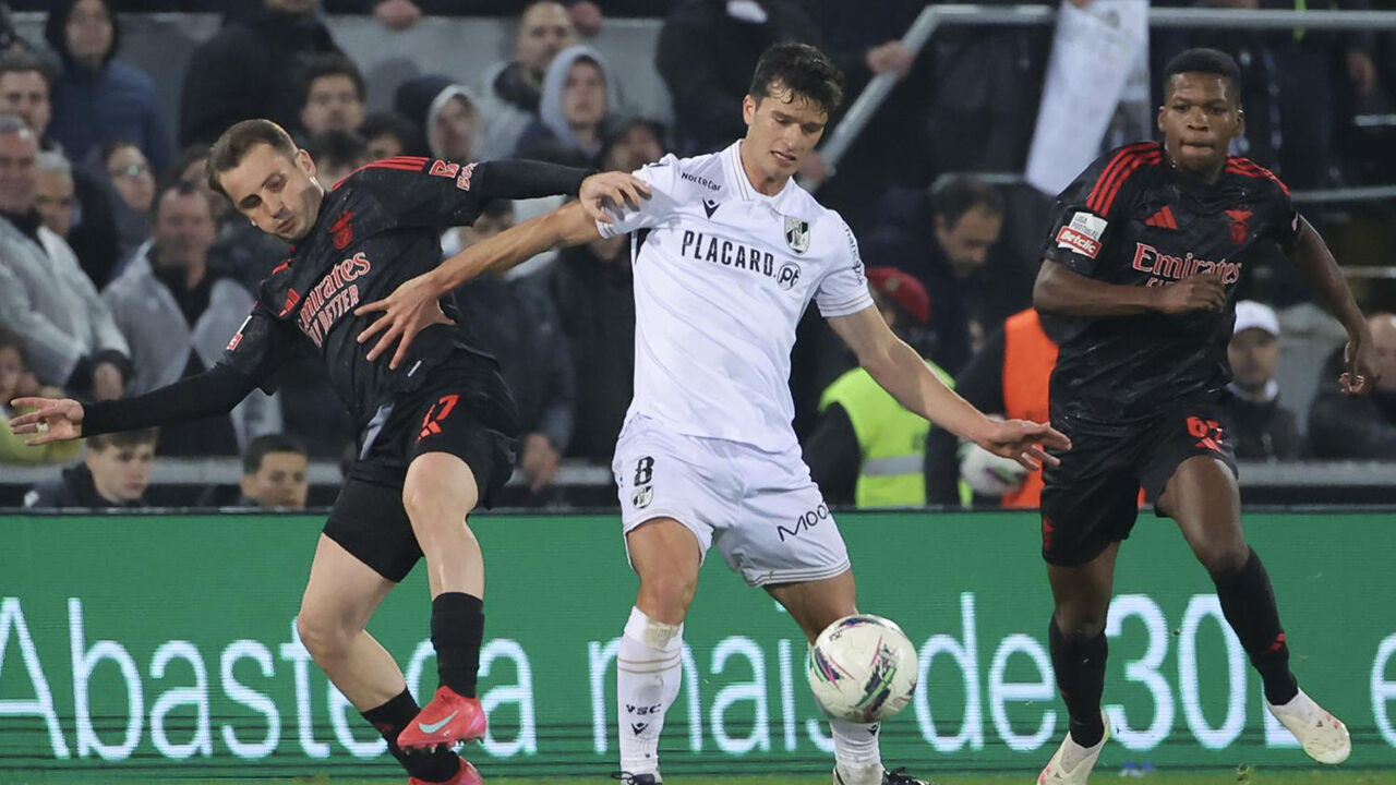 Jogo de futebol entre o Benfica e o Vitória Sport Clube