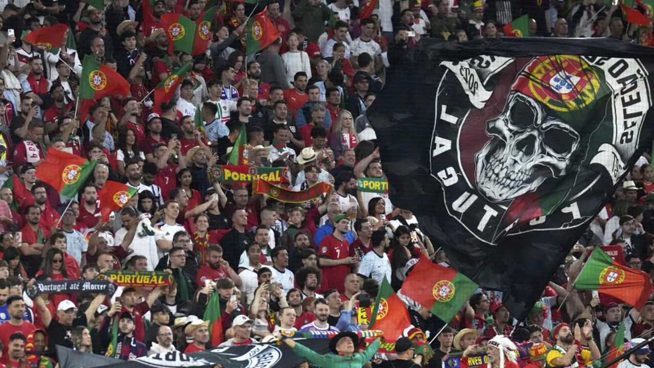 Adeptos apoiam a seleção portuguesa em Munique