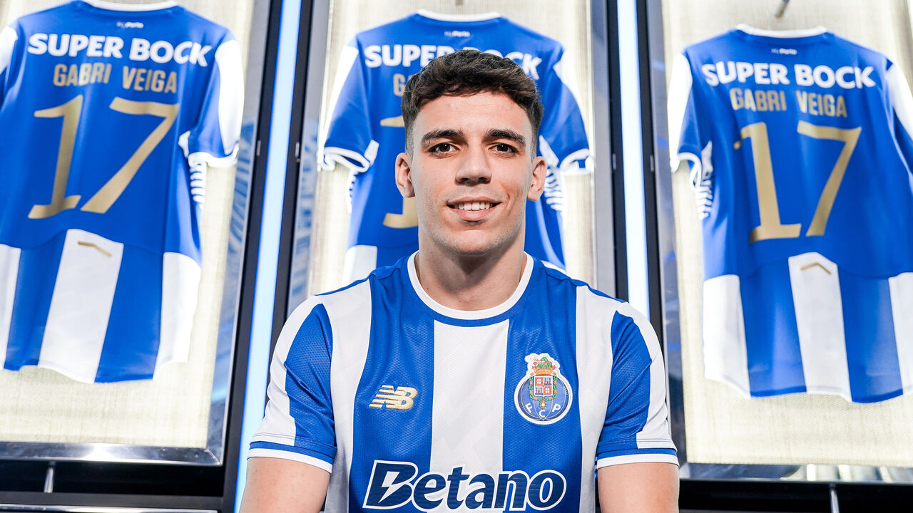 Gabri Veiga assina contrato com o FC Porto até 2030