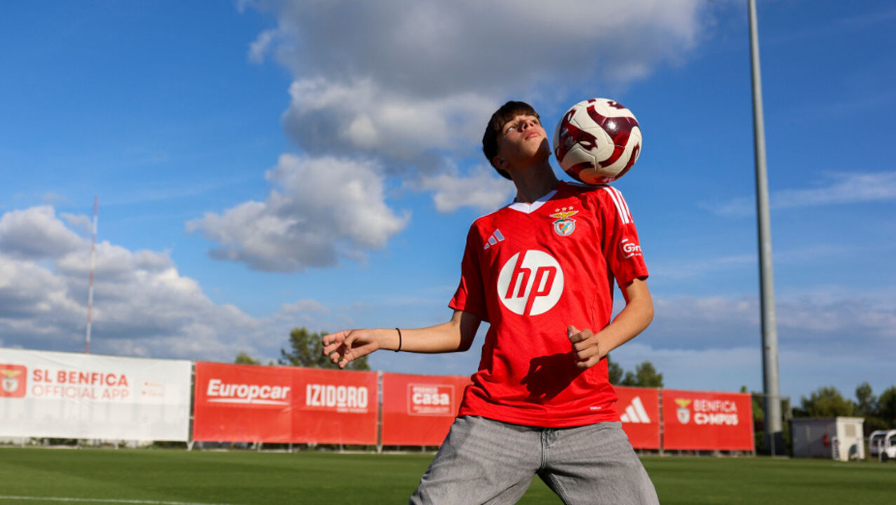 Tiago Rodrigues, jovem promessa do Benfica, assina contrato profissional
