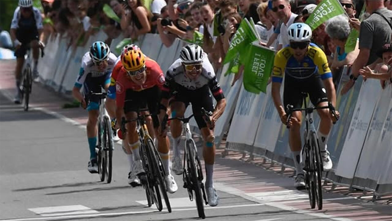 Rui Oliveira perdeu a vitória na Volta à Eslovénia devido a sprint irregular