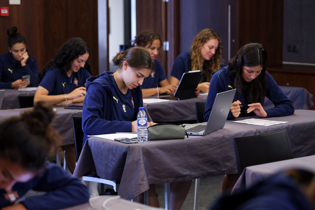 Atletas Sub-19 conciliam estudos e preparação para o Europeu no Centro de Estágios do Luso