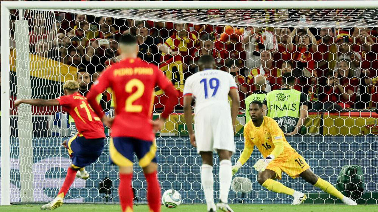 Espanha vence França num jogo frenético e garante final ibérica com Portugal