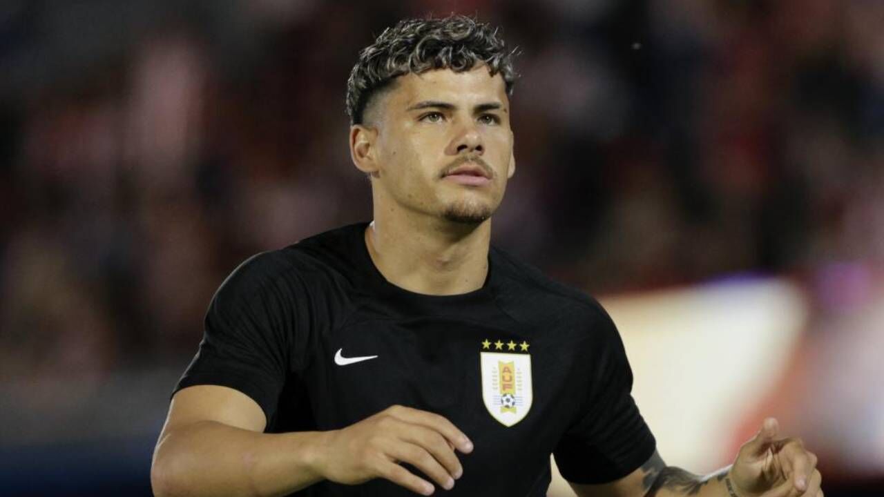 Maxi Araújo lamenta desempenho na derrota do Uruguai contra o Paraguai