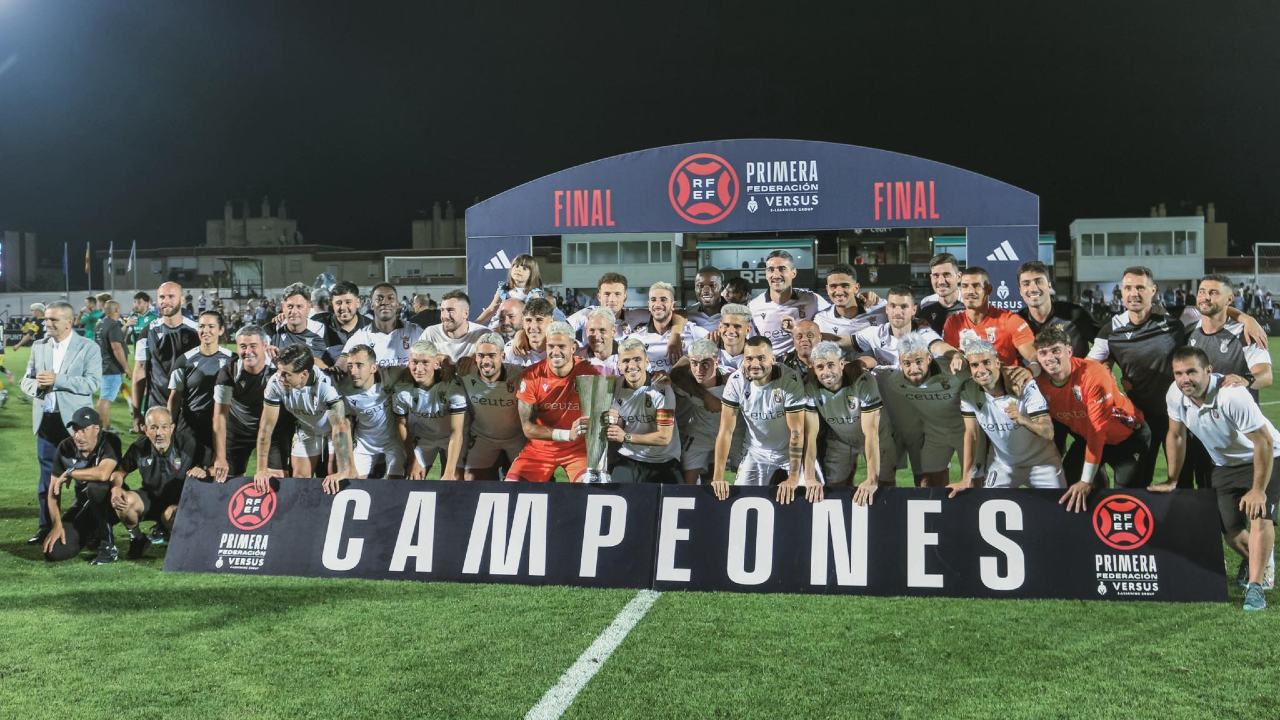 Ceuta FC celebra o regresso ao futebol profissional, após vitória