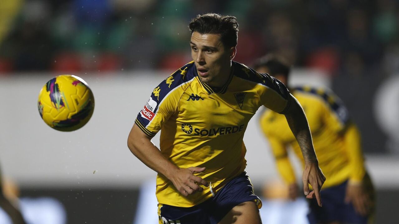 Pedro Amaral reforça defesa. Jogador é opção para Ian Cathro