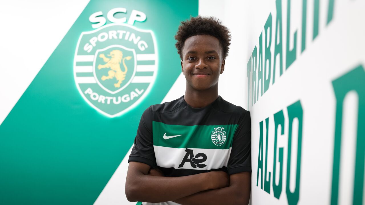 David Makinde assina contrato de formação com o Sporting