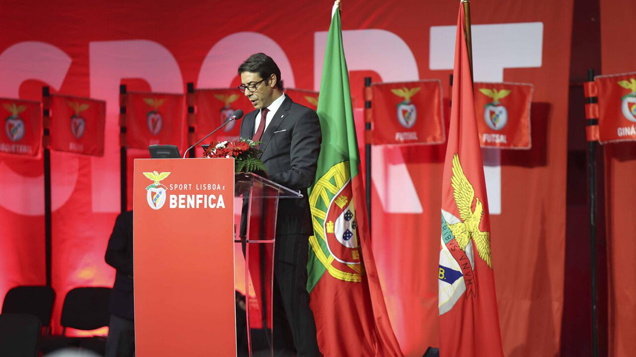 Rui Costa discursa em Assembleia Geral tensa no Benfica