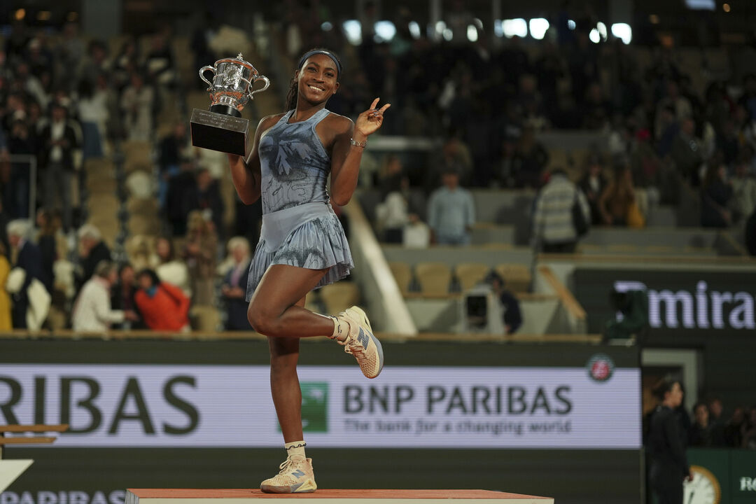 Coco Gauff vence Roland Garros num jogo caótico