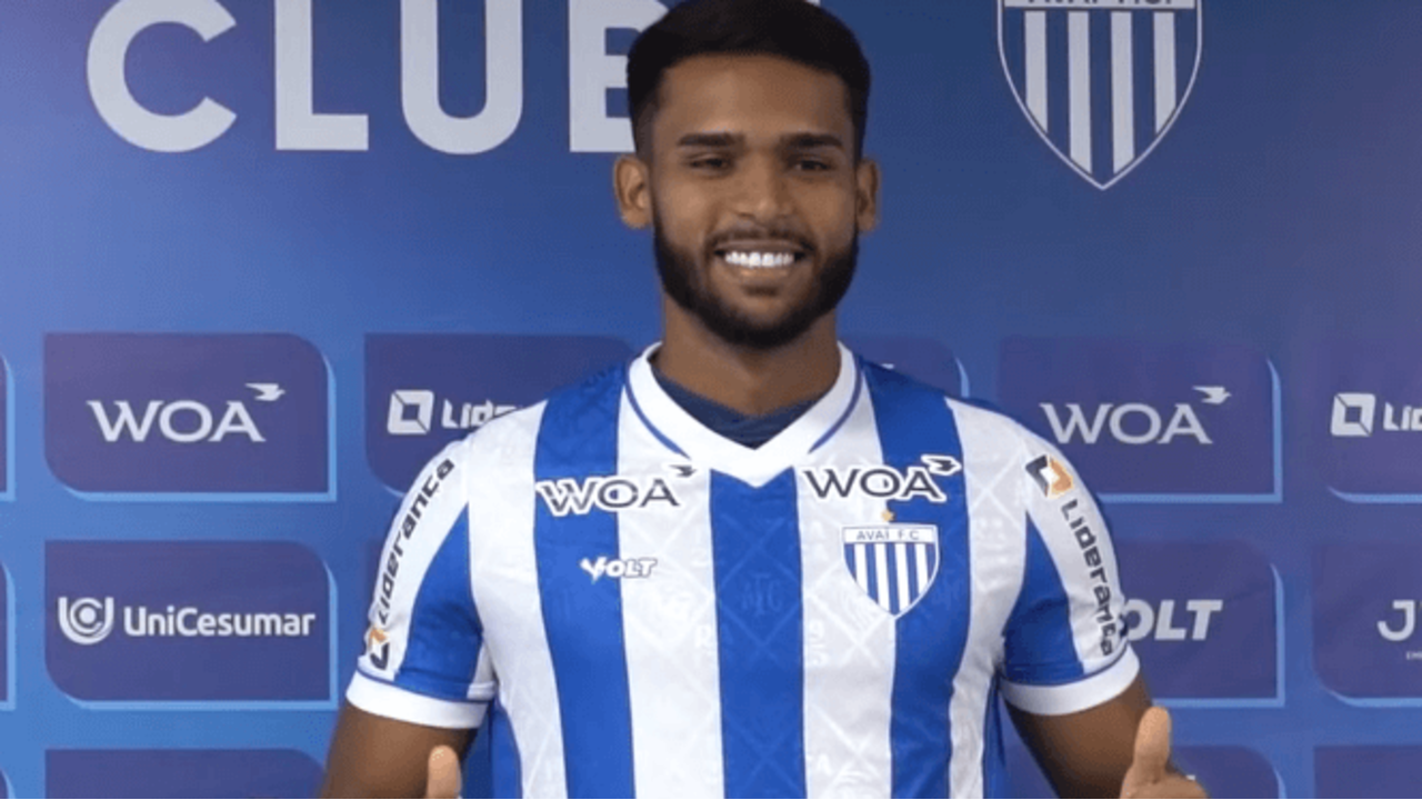 Raylan, do Avaí, na mira do E. Amadora; Cuiabá rejeita devido a dívida ao Flamengo