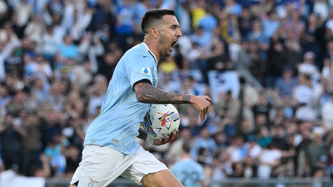 Vecino, alvo do Benfica, celebra golo pela Lazio