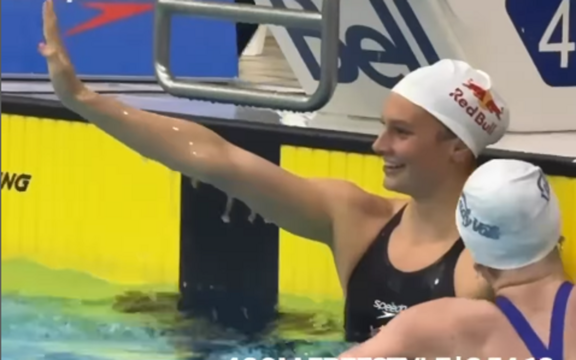 Summer McIntosh bate recorde do mundo nos 400 metros livres, superando Ariarne Titmus