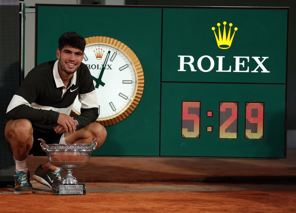 Alcaraz conquista Roland Garros após vencer Sinner numa final histórica