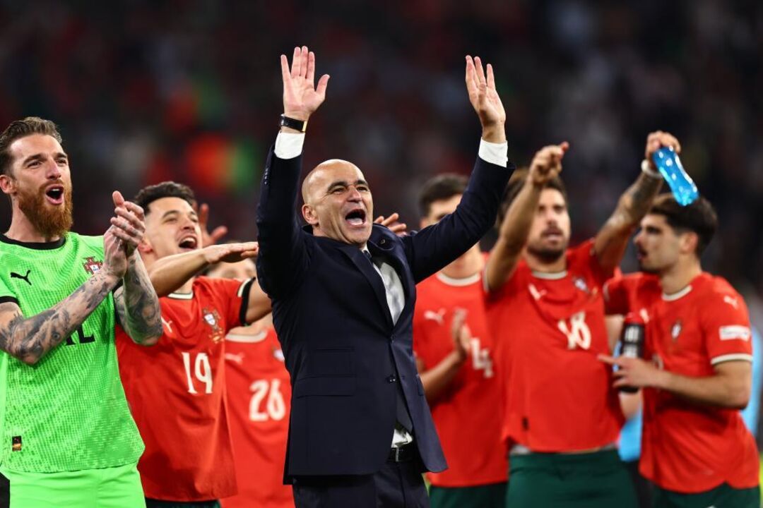 Roberto Martínez celebra conquista da Liga das Nações com a equipa