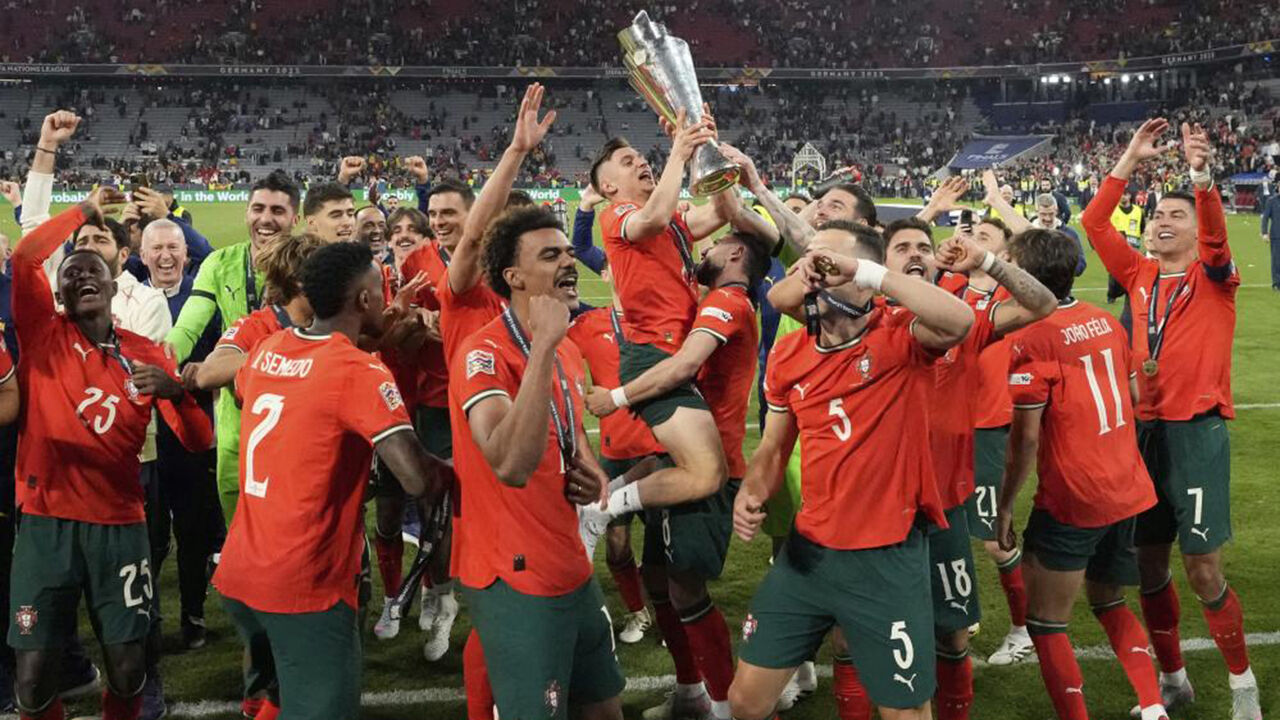 Portugal celebra mais um título com a taça, prenúncio do Mundial