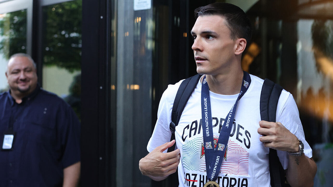 João Palhinha comenta possível transferência de Nuno Mendes.
