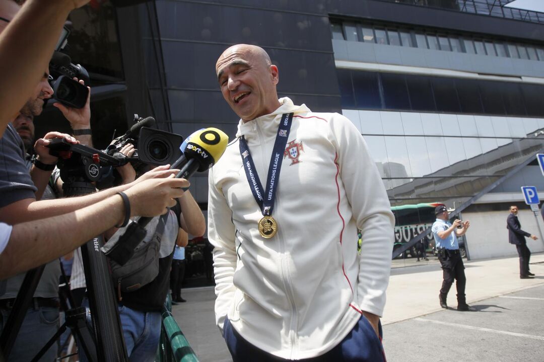 Roberto Martínez chega a Portugal após vitória na Liga das Nações