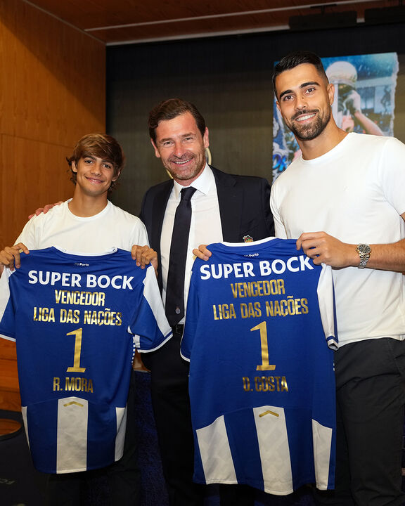 FC Porto homenageia vencedores da Liga das Nações, Rodrigo Mora e Diogo Costa