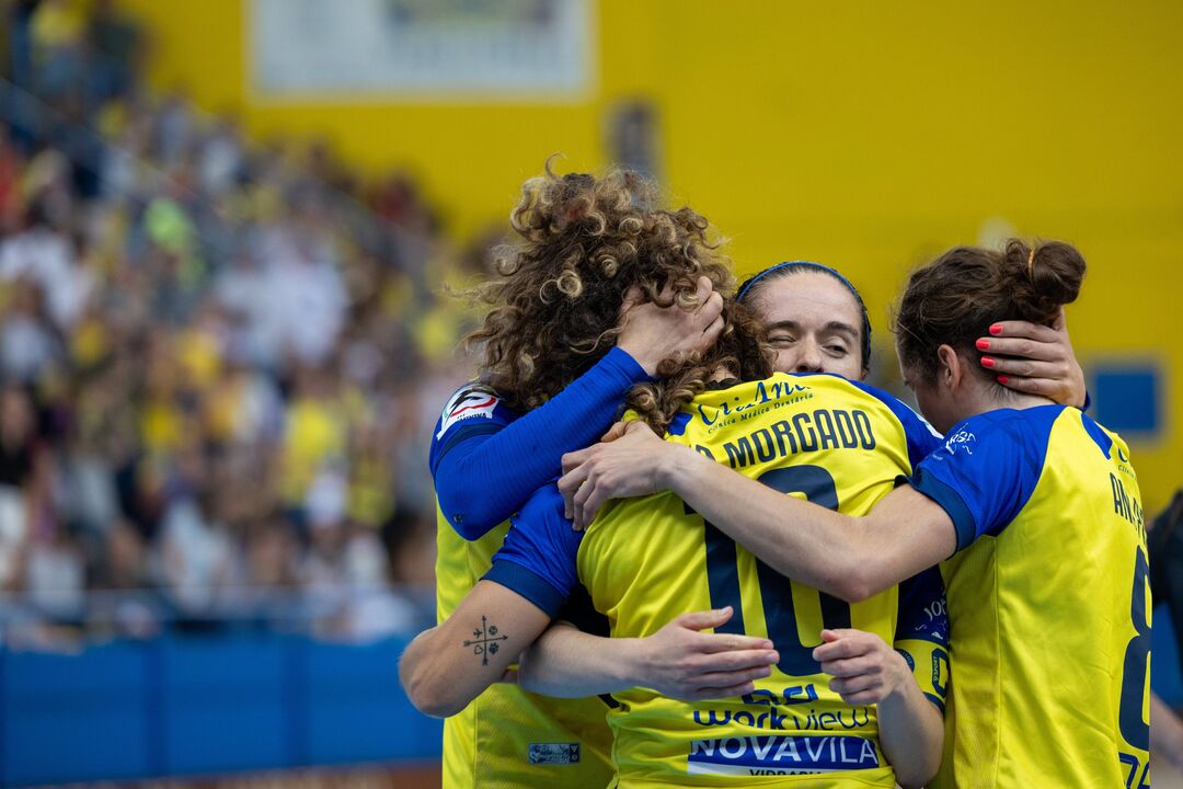 Nun´Álvares celebra título inédito no futsal feminino