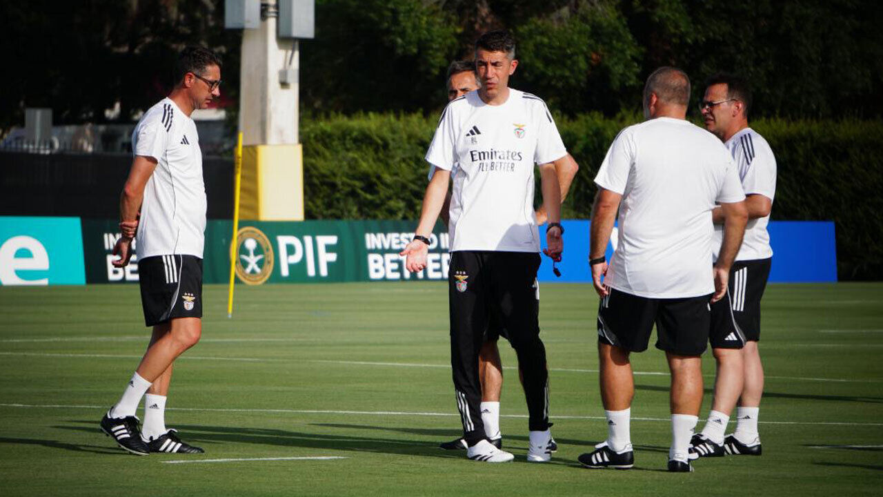 Bruno Lage define a estratégia com a equipa em Tampa Bay