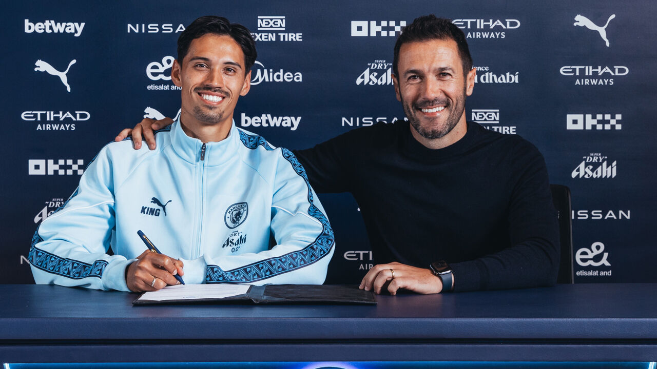 Tijjani Reijnders assina pelo Manchester City até 2030