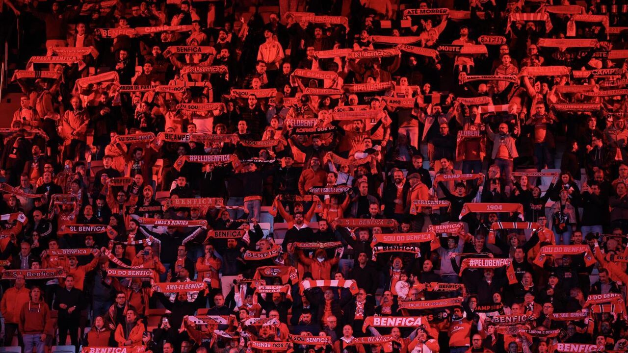 Adeptos do Benfica nas bancadas do Estádio da Luz