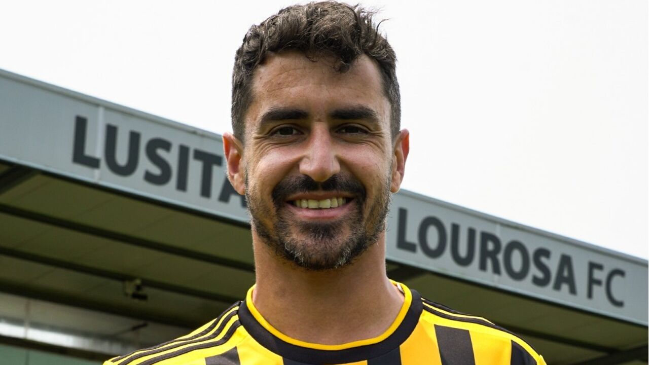 Tiago Cerveira renova com o Lusitânia Lourosa para a época 2024/25