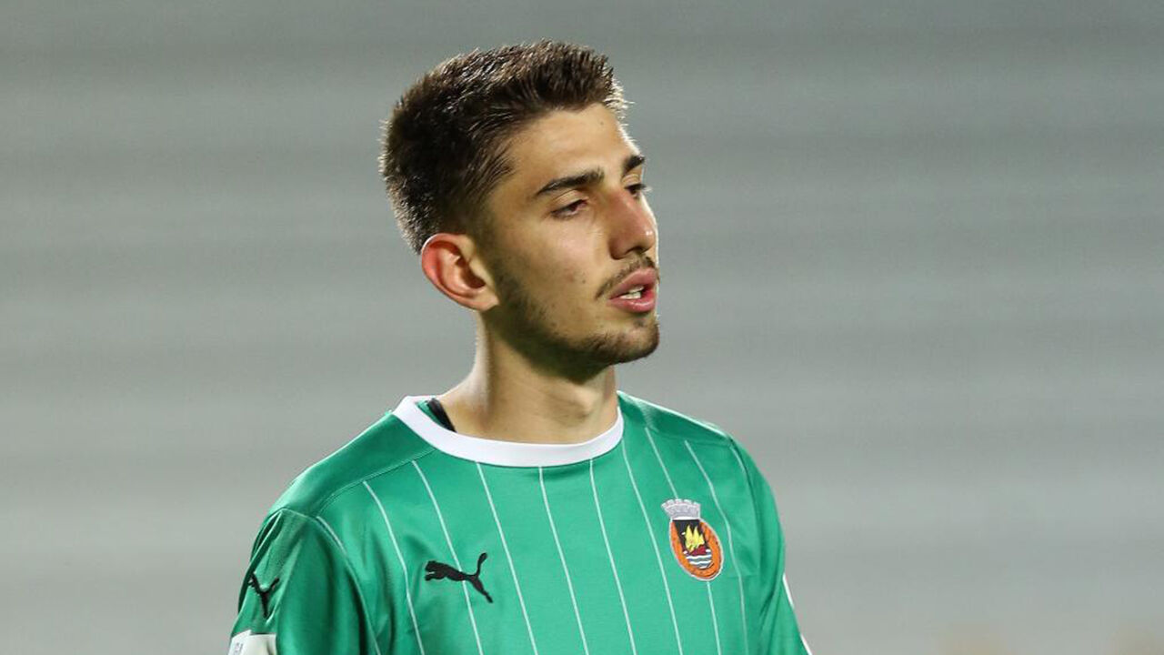 Demir Tiknaz regressa ao Besiktas após Rio Ave não acionar opção de compra