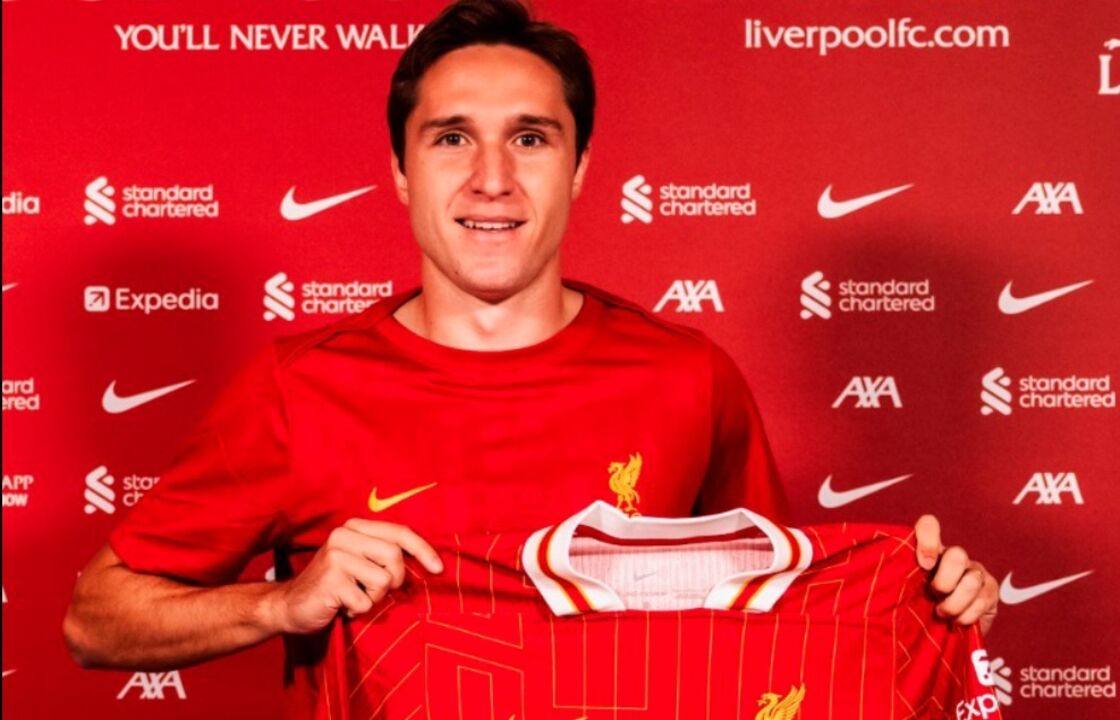 Chiesa considera Betis, enquanto Inter avalia transferência do jogador do Liverpool