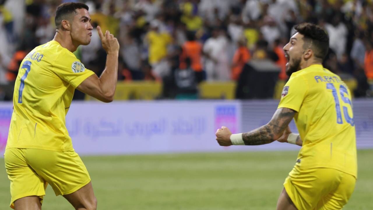 Alex Telles convidou Ronaldo para o Botafogo, procurando atrair o jogador para o clube