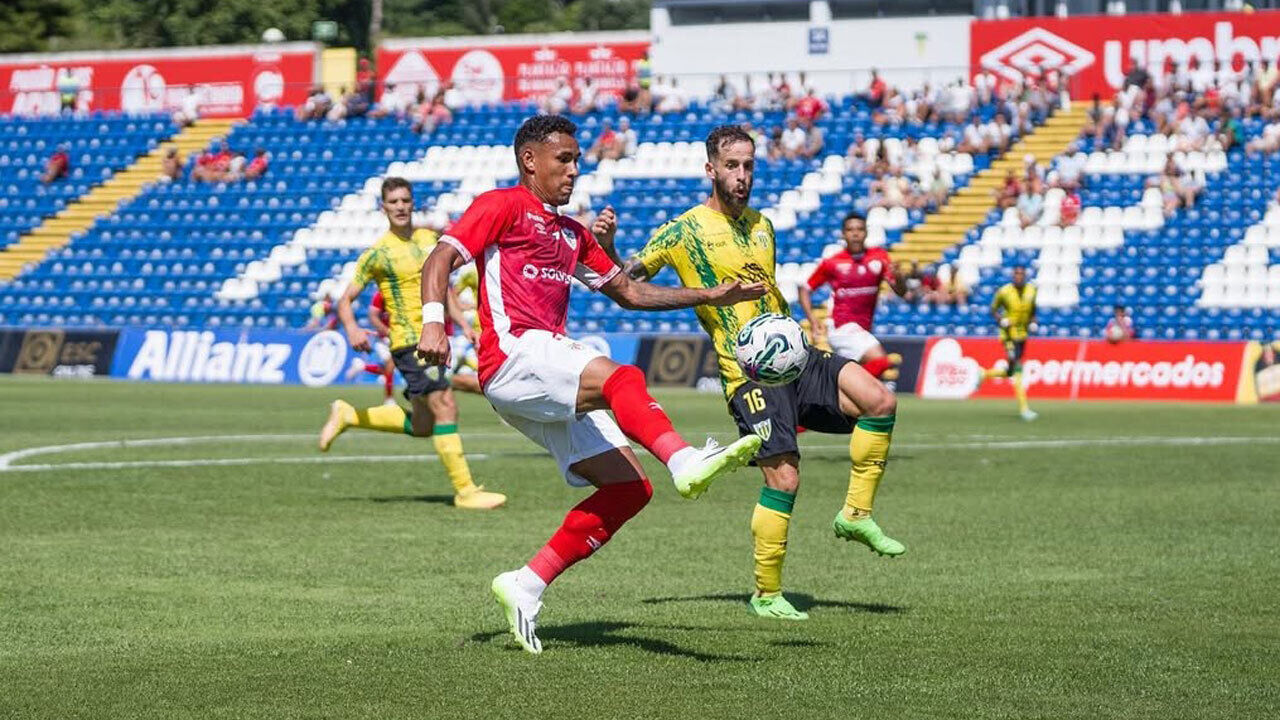 Reinaldo Satorno reforça o Chaves por empréstimo do Santa Clara para 2025/26