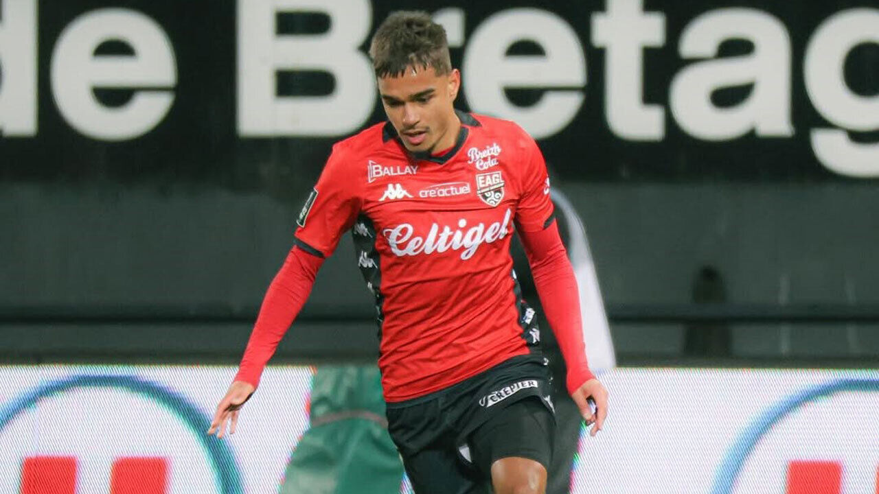 Lenny Vallier, reforço do Guingamp, assina por três anos