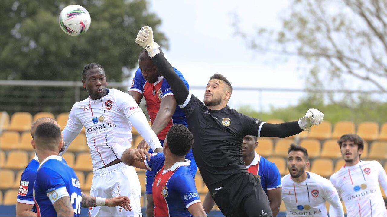 João Bravim pondera opções, futuro indefinido após propostas