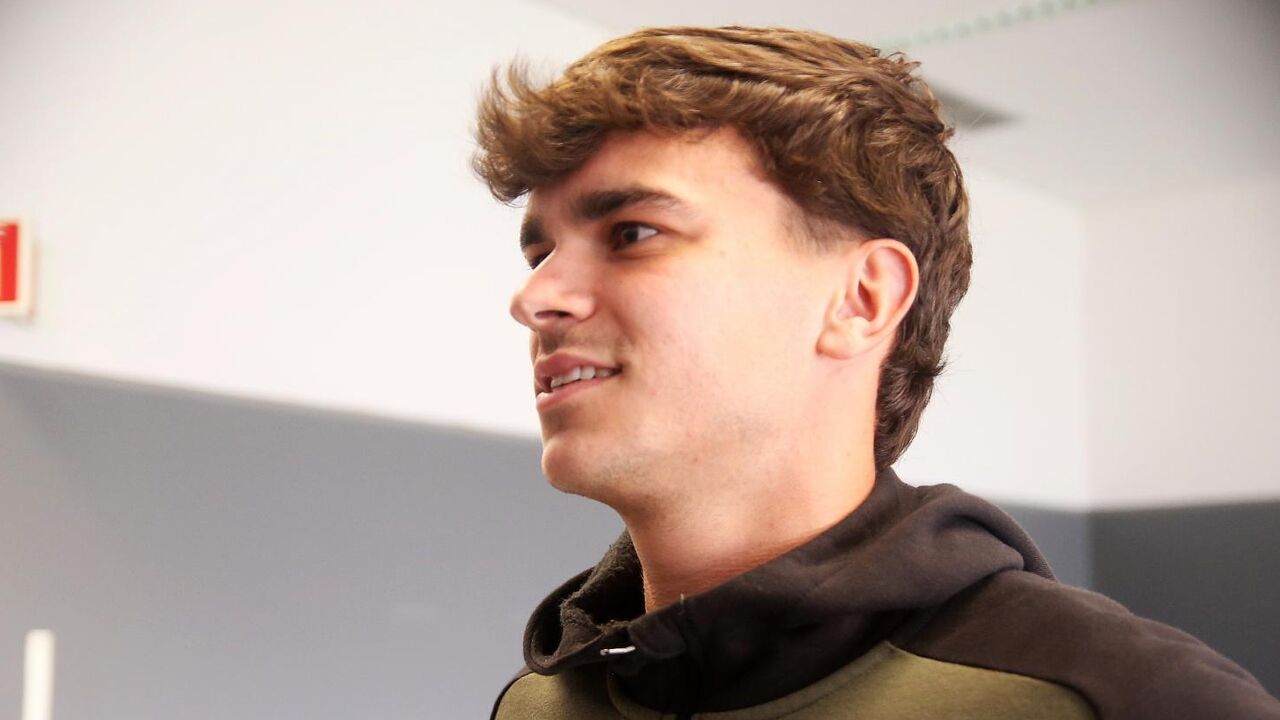 Miguel Nóbrega, defesa central, pode reforçar o V. Guimarães