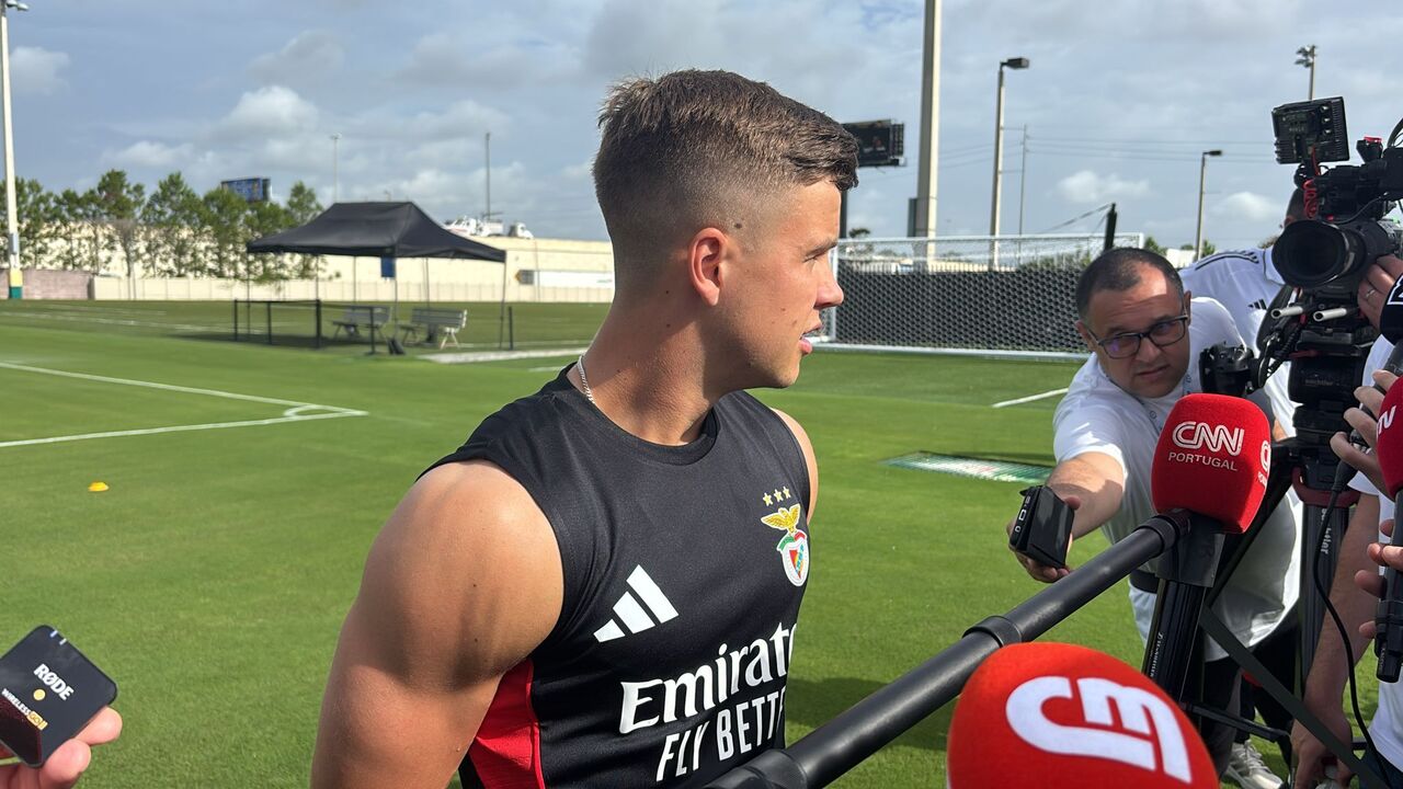 Jogador do Benfica é entrevistado pela CNN Portugal