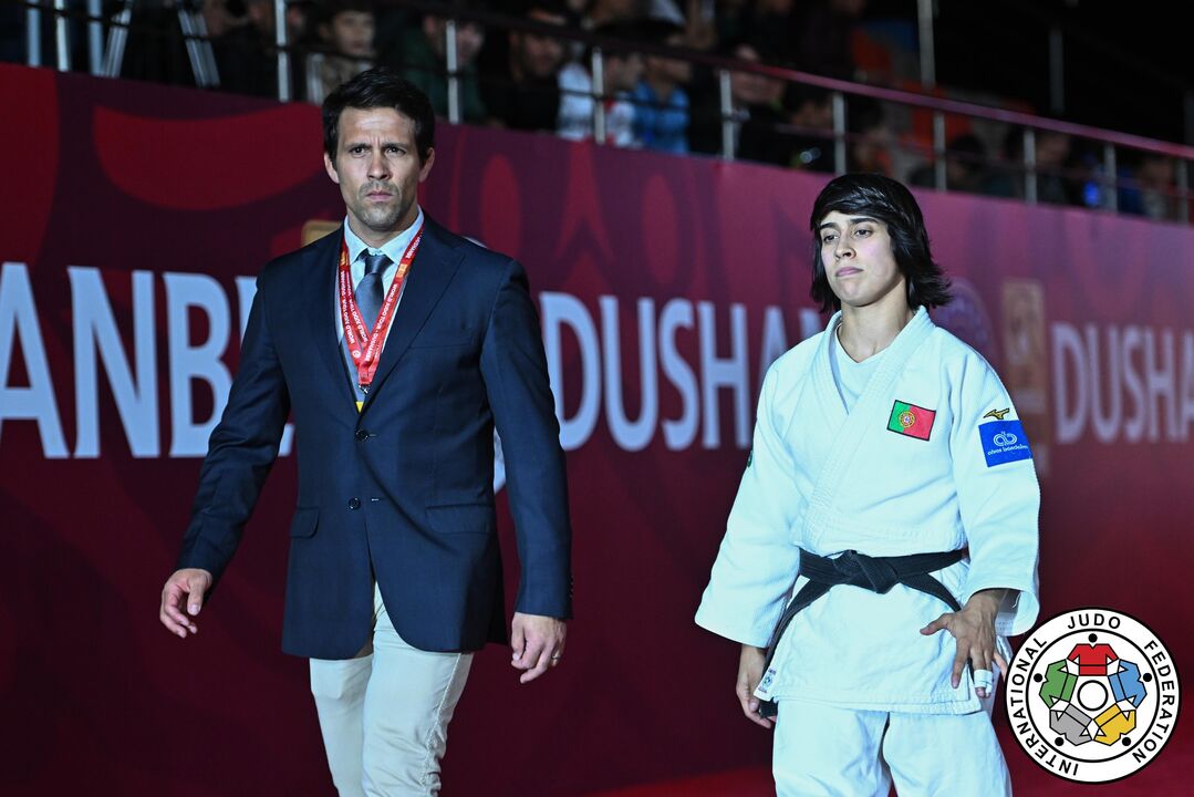 Judoca Catarina Costa nos Mundiais de Budapeste com o selecionador João Neto