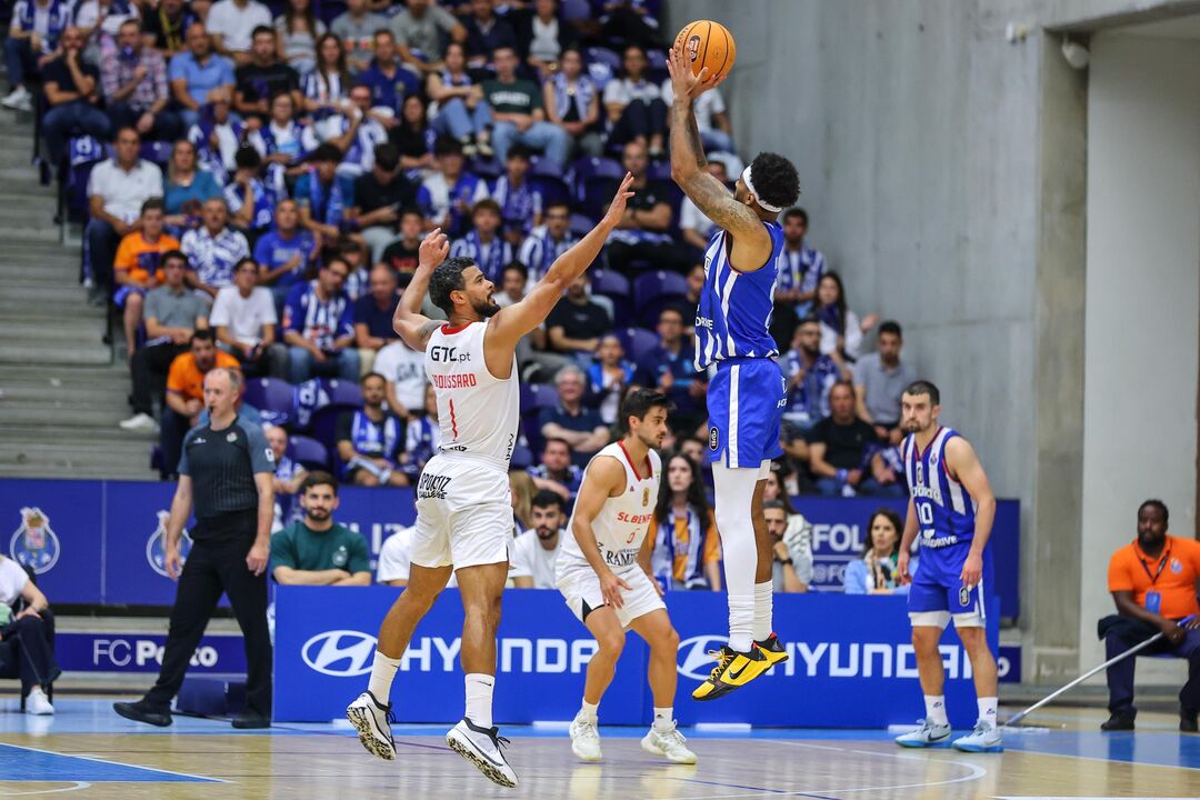 FC Porto vence Benfica num jogo de basquetebol disputado