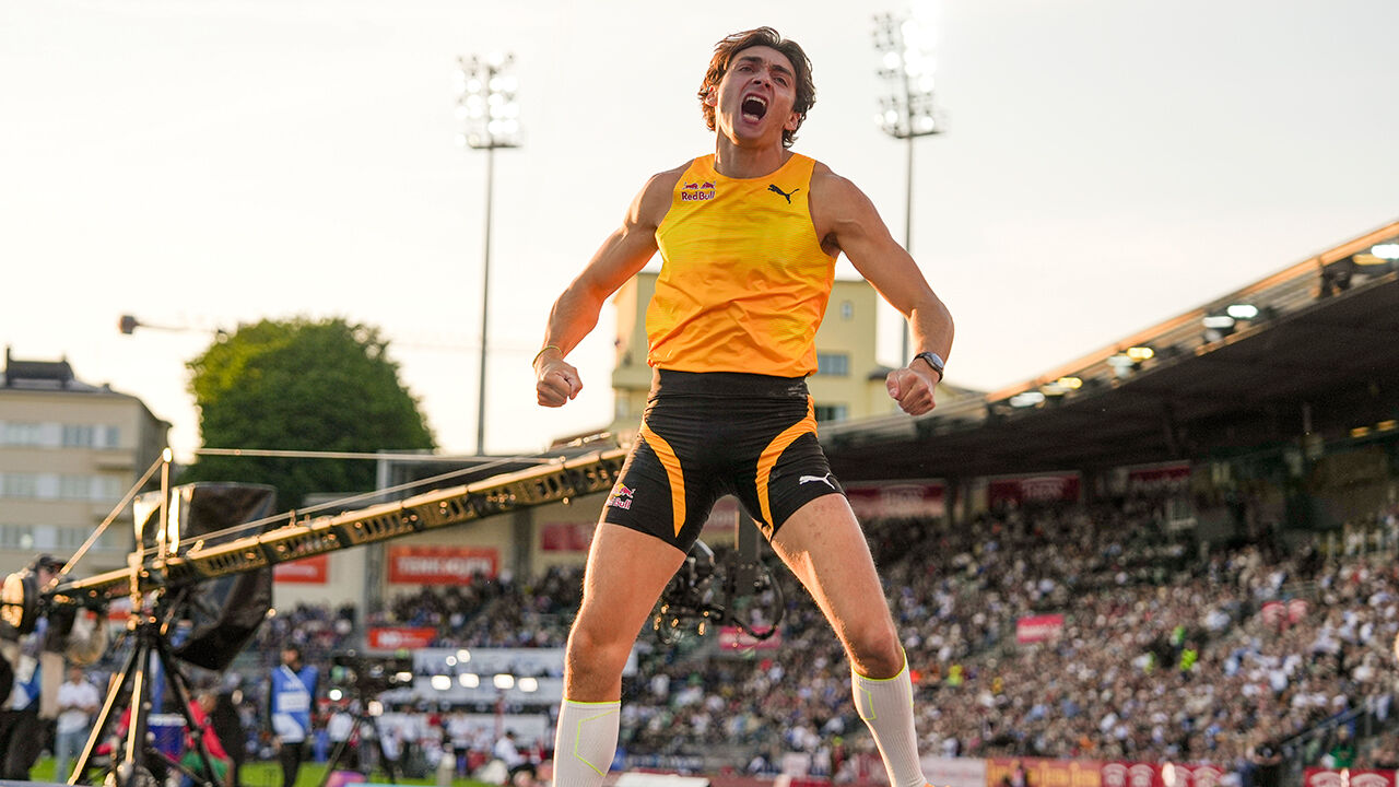 Armand Duplantis bate recorde mundial do salto com vara, em Estocolmo