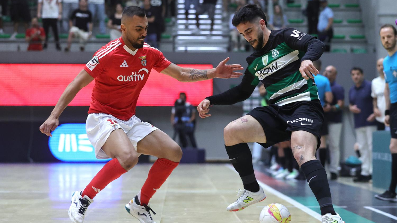 Benfica vence Sporting em jogo de futsal marcado por críticas à arbitragem